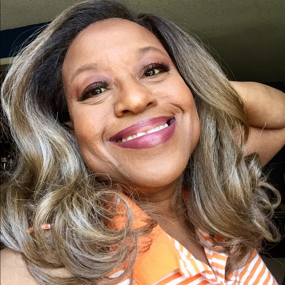 Meet your Posher, Suzette